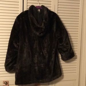 EUC, HOODED FAUX FUR,FULLY REVERSIBLE,DARK FAUX MINK COLOR,ZIPPER CLOSURE SZ 1X